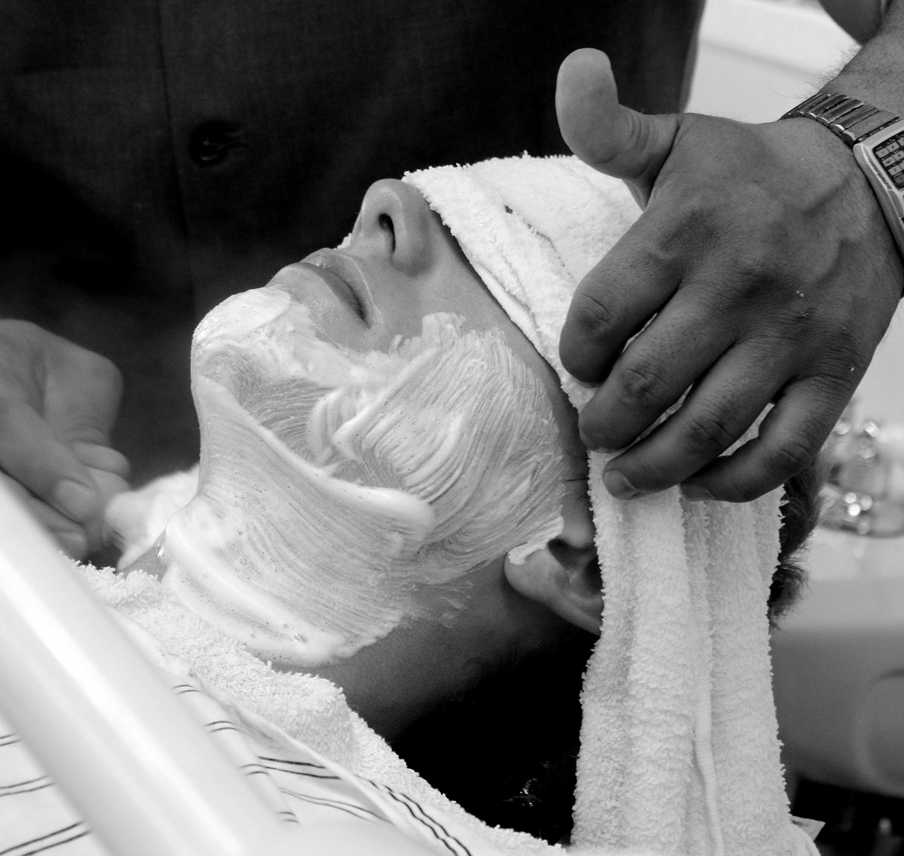 Leia mais sobre o artigo Qual o melhor hidratante para barba crescer saudável?